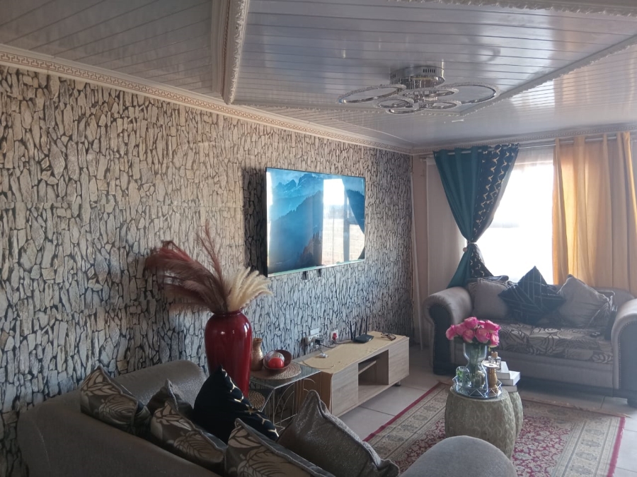 2 Bedroom Property for Sale in Kwa Nobuhle Eastern Cape